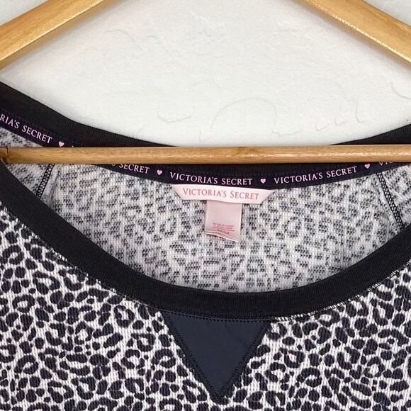 Victoria’s Secret gray leopard print thermal top size medium - Picture 5 of 5